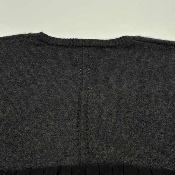 Quinn Women's Size Medium Gray & Black Cashmere Silk Crewneck Pullover Sweater - Picture 9 of 9